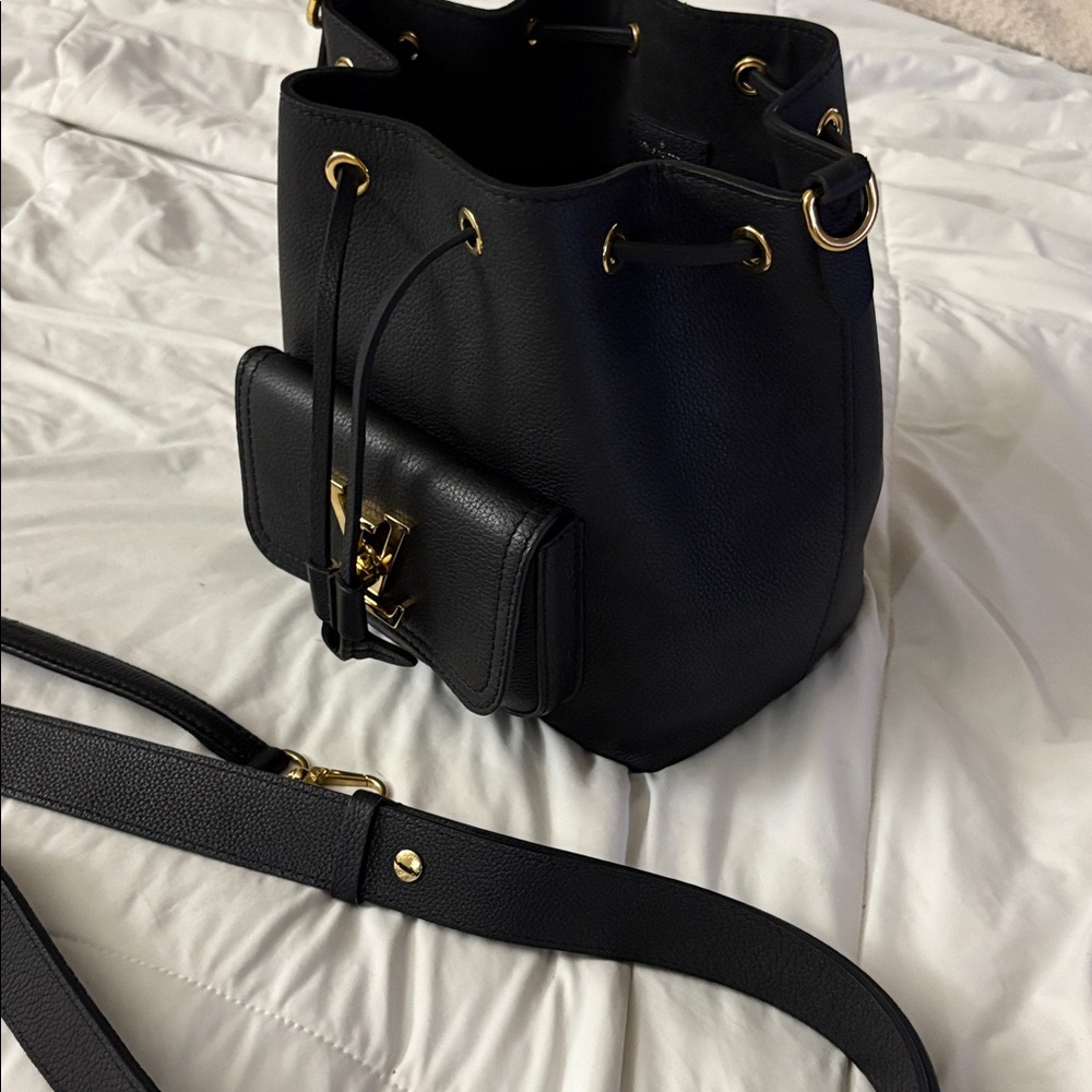 Louis Vuitton Lock Me Bucket bag - Picture 13 of 14